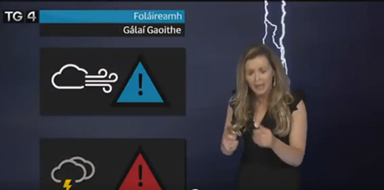 فيديو صادم: صاعقة تصيب مذيعة طقس ايرانية مباشرة على الهواء! صورة رقم 3 فيديو صادم: صاعقة تصيب مذيعة طقس ايرانية مباشرة على الهواء! صورة رقم 3