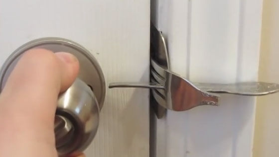 اغرب واسهل طريقة لحماية منزلك من السرقة؟ بالفيديو صورة رقم 6 اغرب واسهل طريقة لحماية منزلك من السرقة؟ بالفيديو صورة رقم 6