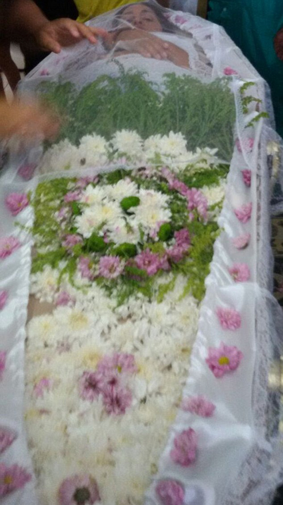 برازيلية تحقق حلمها بالموت وكانت جنازتها اسعد ايام حياتها.. فيديو صورة رقم 7