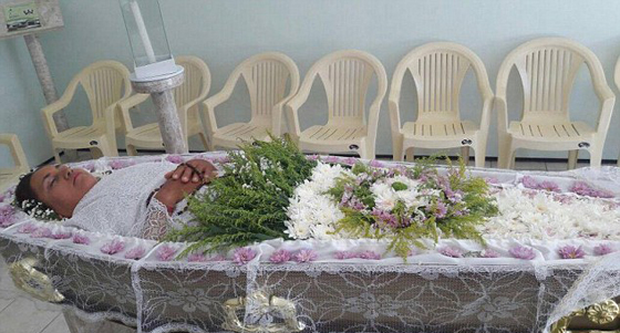  برازيلية تحقق حلمها بالموت وكانت جنازتها اسعد ايام حياتها.. فيديو صورة رقم 1