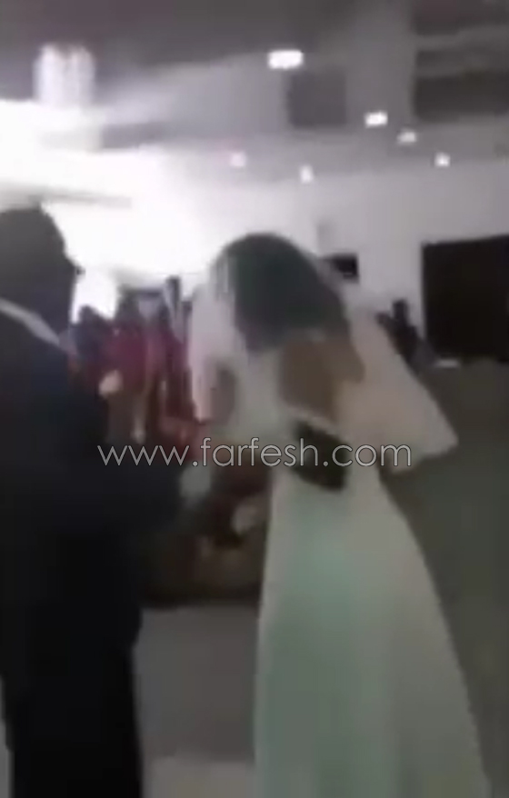 عشيقة سابقة تصدم عريسا يوم زفافه بأسوأ مفاجأة لم يكن يتوقعها.. فيديو صورة رقم 4 عشيقة سابقة تصدم عريسا يوم زفافه بأسوأ مفاجأة لم يكن يتوقعها.. فيديو صورة رقم 4