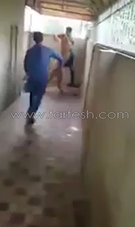 شاهد كيف نجا هذا الشاب بنفسه من هجوم لبؤة بعد ان لمسها! صورة رقم 5