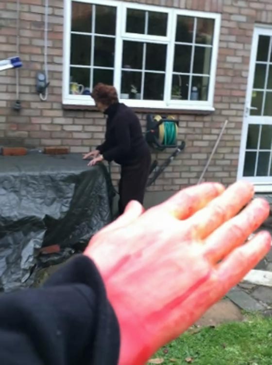 47 مليونا شاهدوا المقالب التي نفذها هذا الشاب بجدته! فيديو صورة رقم 6