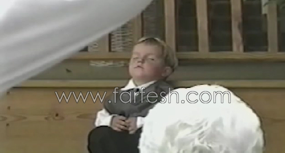 فيديو مضحك: ردود فعل الأطفال تعكس براءتهم وشقاوتهم في الأعراس صورة رقم 4 فيديو مضحك: ردود فعل الأطفال تعكس براءتهم وشقاوتهم في الأعراس صورة رقم 4