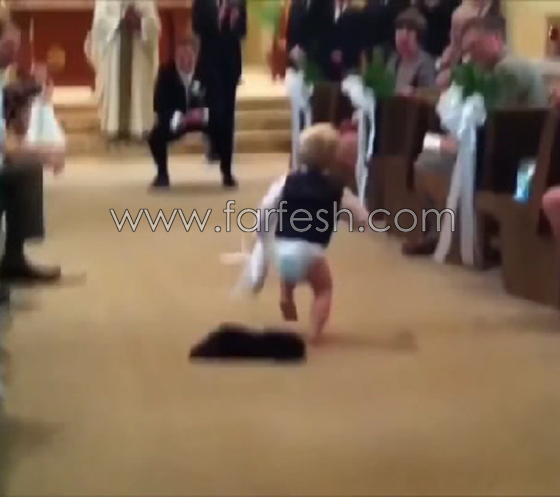 فيديو مضحك: ردود فعل الأطفال تعكس براءتهم وشقاوتهم في الأعراس صورة رقم 5 فيديو مضحك: ردود فعل الأطفال تعكس براءتهم وشقاوتهم في الأعراس صورة رقم 5