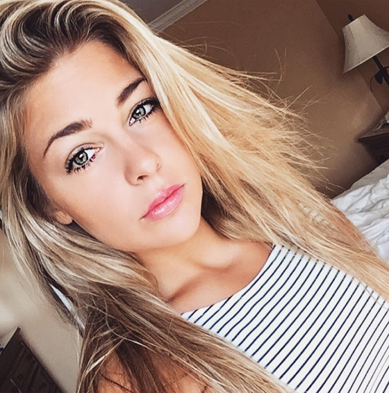 ملكة جمال سويدية تحمل صديقها على كتفيها وتشعل مواقع التواصل.. فيديو صورة رقم 6 ملكة جمال سويدية تحمل صديقها على كتفيها وتشعل مواقع التواصل.. فيديو صورة رقم 6