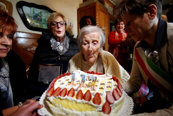 أكبر معمرة على وجه الأرض تحتفل بعيد ميلادها الـ117 صورة رقم 5 أكبر معمرة على وجه الأرض تحتفل بعيد ميلادها الـ117 صورة رقم 5