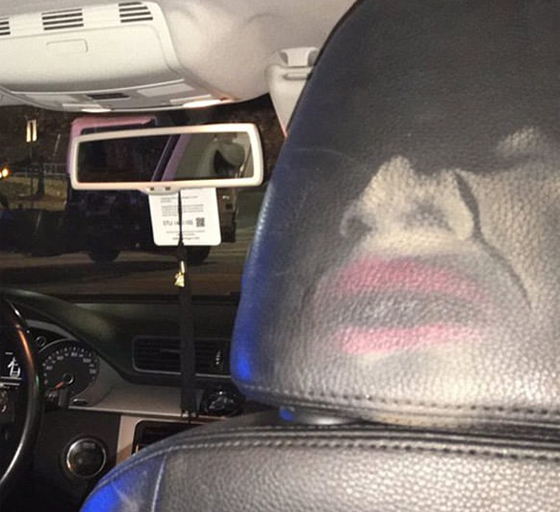 صورة مضحكة اثارت الشكوك لفتاة انطبع مكياجهاعلى مقعد السيارة! صورة رقم 4 صورة مضحكة اثارت الشكوك لفتاة انطبع مكياجهاعلى مقعد السيارة! صورة رقم 4