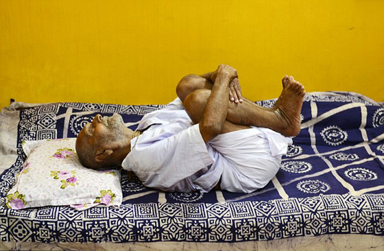 اكبر رجل بالعالم راهب في الـ120 يعتقد ان العزوبية هي سر عمره المديد صورة رقم 11 اكبر رجل بالعالم راهب في الـ120 يعتقد ان العزوبية هي سر عمره المديد صورة رقم 11