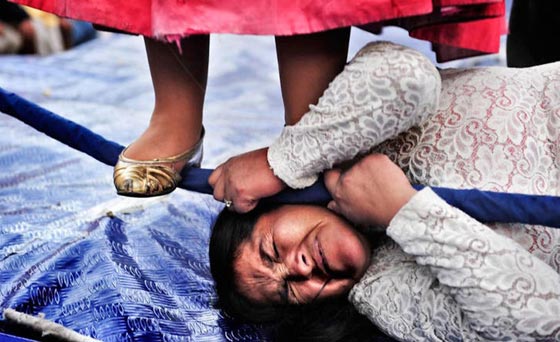 تنانير متطايرة على حلبة المصارعة العنيفة لنساء بوليفيا المتمردات صورة رقم 3 تنانير متطايرة على حلبة المصارعة العنيفة لنساء بوليفيا المتمردات صورة رقم 3