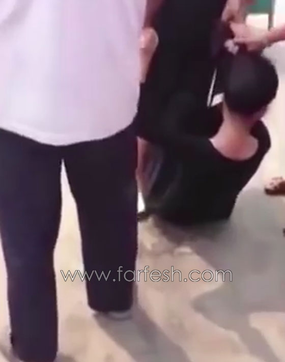 بالفيديو علقة ساخنة.. سيدة تهاجم عشيقة زوجها وتلقنها درسًا قاسيًا صورة رقم 1