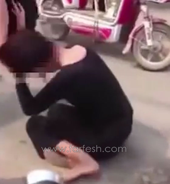 بالفيديو علقة ساخنة.. سيدة تهاجم عشيقة زوجها وتلقنها درسًا قاسيًا صورة رقم 4