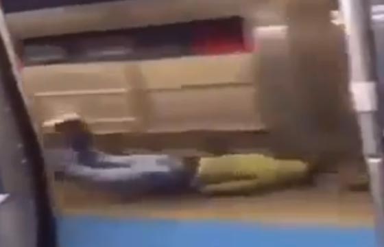 شاهد وتمتع ولا تجرب.. هذه اغرب السقطات المحرجة بعين الكاميرا صورة رقم 1