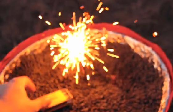 ماذا يحدث عندما تشعل 10 آلاف لعبة نارية في آن معا.. فيديو مثير صورة رقم 5