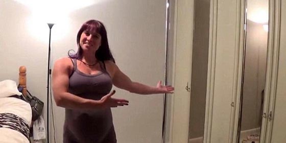 امرأة حامل ترقص على عمود حتى لحظة وضع مولودها.. فيديو صورة رقم 1