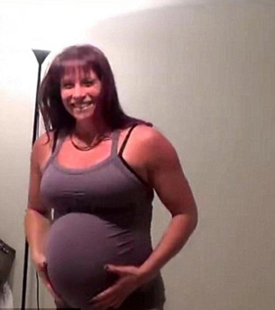 امرأة حامل ترقص على عمود حتى لحظة وضع مولودها.. فيديو صورة رقم 2