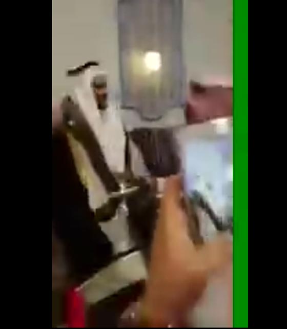 اغرب هدية يحظى بها عريس يوم زفافه.. شاهد الفيديو صورة رقم 4