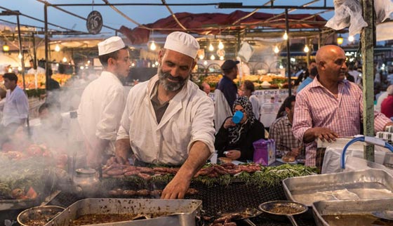 الذ أطعمة الشوارع في العالم.. من بانكوك الى مراكش مرورا بالقاهرة صورة رقم 1 الذ أطعمة الشوارع في العالم.. من بانكوك الى مراكش مرورا بالقاهرة صورة رقم 1