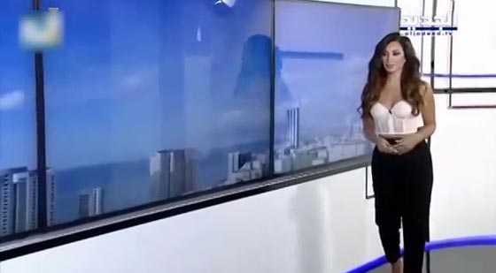 ملابس مذيعة لبنانية تثير سخرية المغردين.. شاهد الفيديو صورة رقم 3 ملابس مذيعة لبنانية تثير سخرية المغردين.. شاهد الفيديو صورة رقم 3