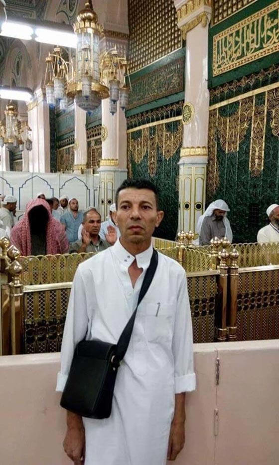 ما حقيقة ظهور رجل بدون ملامح في الروضة الشريفة بالحرم المكي؟ صورة رقم 2