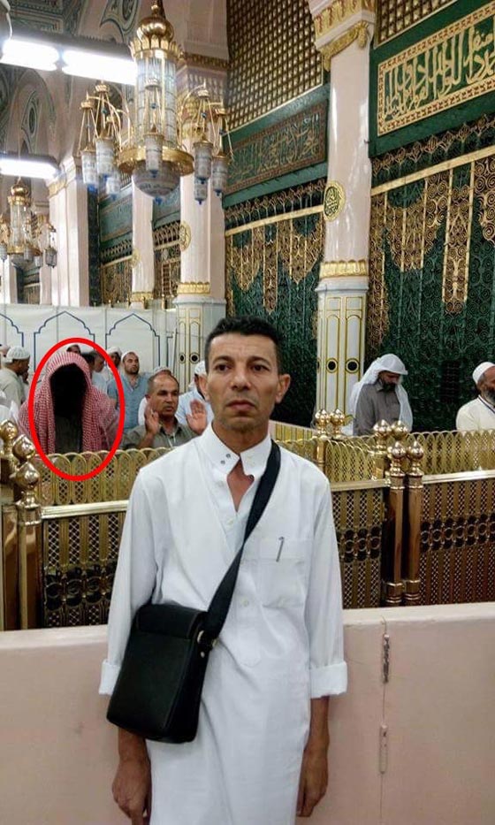 ما حقيقة ظهور رجل بدون ملامح في الروضة الشريفة بالحرم المكي؟ صورة رقم 1