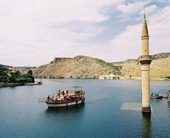 صورة رائعة.. الثلوج تغطي مدينة اغري التركية وتكسو شوارعها صورة رقم 2