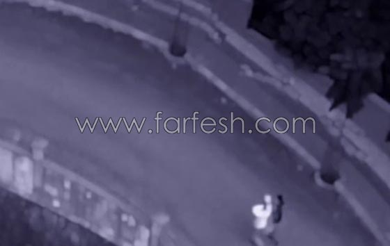 فيديو غريب.. شبح يلاحق زوجين اثناء سيرهما في الشارع ليلا صورة رقم 2