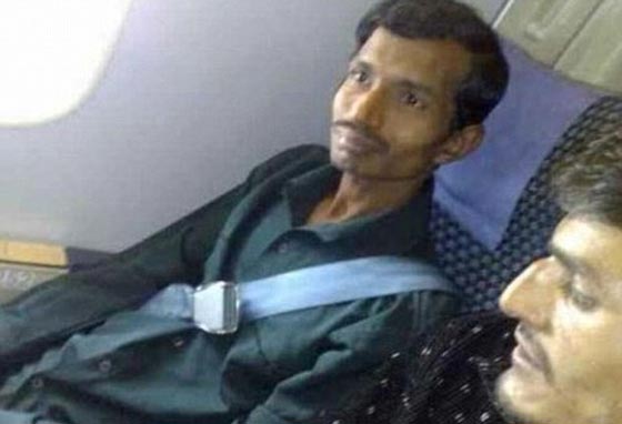 اغرب صور التقطها ركاب الطائرات لمسافرين معهم.. شاهد صورة رقم 9