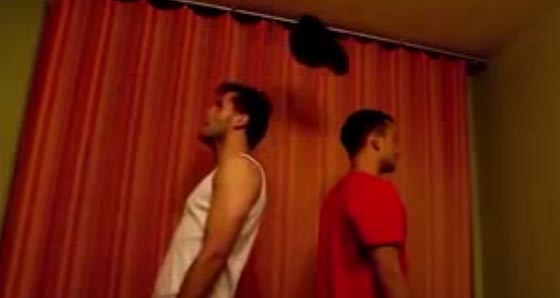 بالفيديو.. شابان يقومان ببعض الخدع السريعة صورة رقم 1