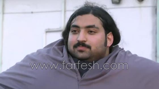 رجل يزن 440 كغم يأكل 4 دجاجات و36 بيضة كل يوم.. فيديو صورة رقم 5