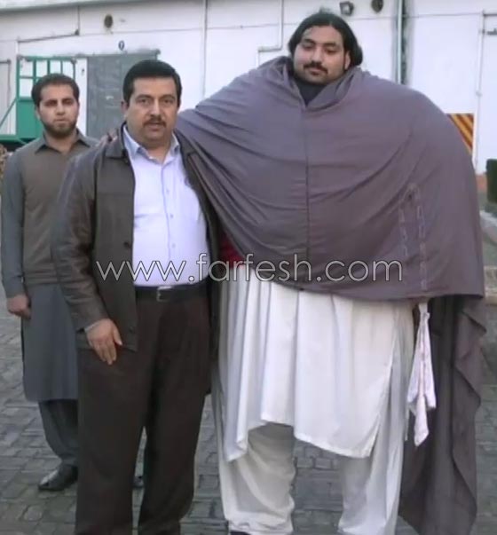 رجل يزن 440 كغم يأكل 4 دجاجات و36 بيضة كل يوم.. فيديو صورة رقم 7