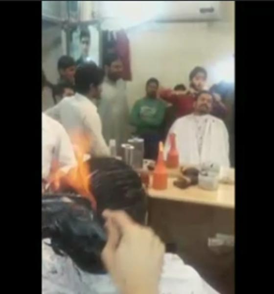 صاحب صالون يقص شعر زبائنه على نار هادئة.. فيديو صورة رقم 3