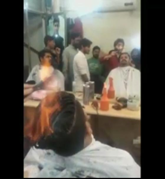 صاحب صالون يقص شعر زبائنه على نار هادئة.. فيديو صورة رقم 4