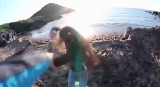 فيديو صادم.. .. شاب يدفع صديقته من فوق سلسلة تلال ثم يبدي ابتهاجا صورة رقم 2