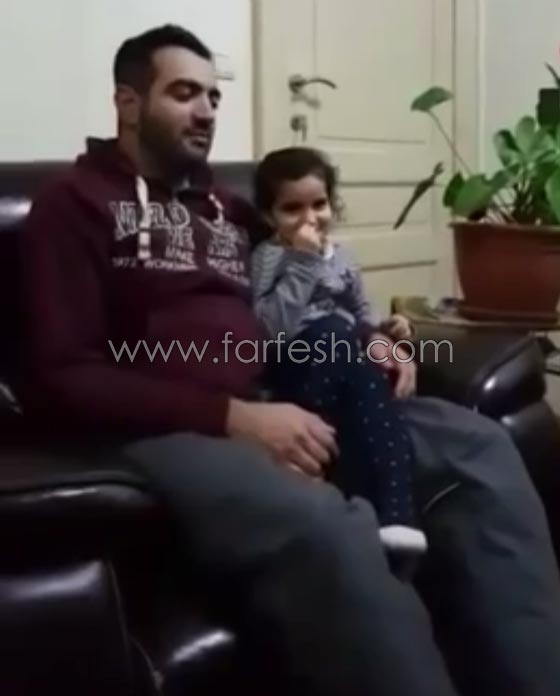 فيديو مدهش.. طفلة تصحح أخطاء والدها أثناء تلاوته القرآن الكريم صورة رقم 3 فيديو مدهش.. طفلة تصحح أخطاء والدها أثناء تلاوته القرآن الكريم صورة رقم 3