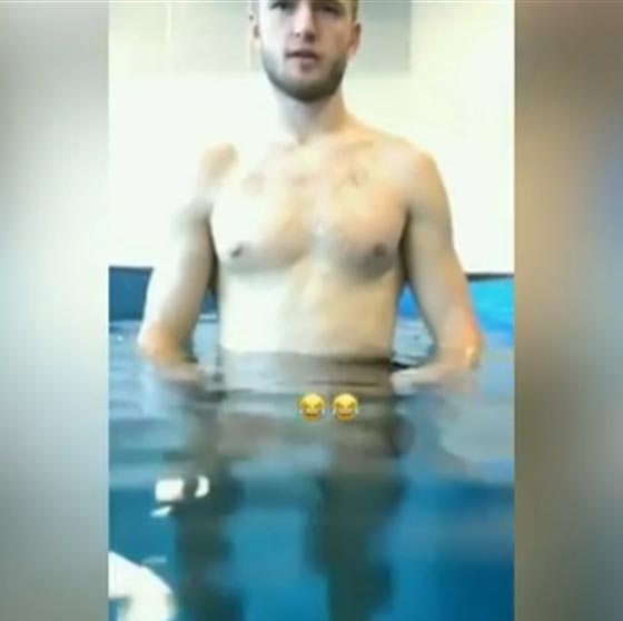 فيديو طريف.. لقطات عديدة تجمع بين نجمي فريق توتنهام ديلي آلي وإريك داير  صورة رقم 1