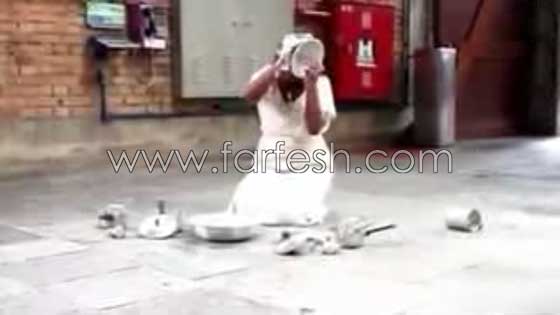 فتاة تغسل الاواني بشعرها تشعل مواقع التواصل.. فيديو صورة رقم 9