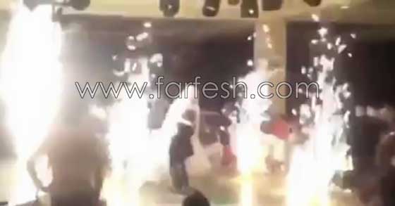 عريس يحمل عروسه التي تفوقه طولا وحجما.. والنتيجة صادمة! صورة رقم 2