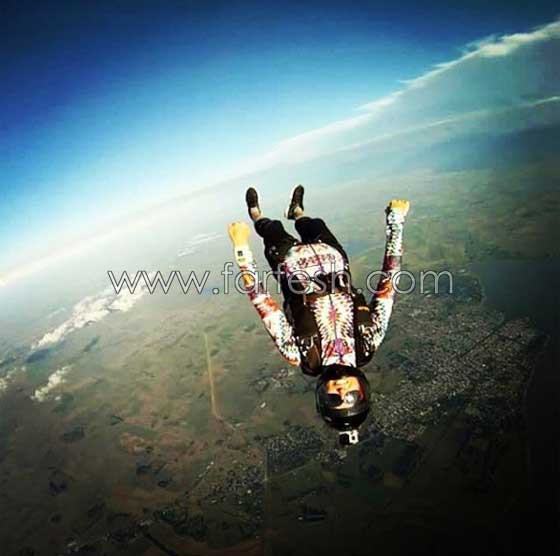 فيديو وصور عارضة أزياء عالمية تقوم بعروض خطيرة في السماء  صورة رقم 21