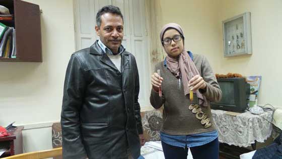 فيديو وصور طالبة مصرية تبتكر طريقة للكشف عن 