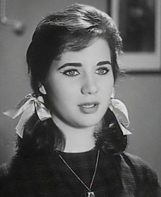 صورة رقم 27 - صور فنانات عربيات تفضح قصر قامتهن، احداهن طولها 147 سم فقط! صورة رقم 27 - صور فنانات عربيات تفضح قصر قامتهن، احداهن طولها 147 سم فقط!