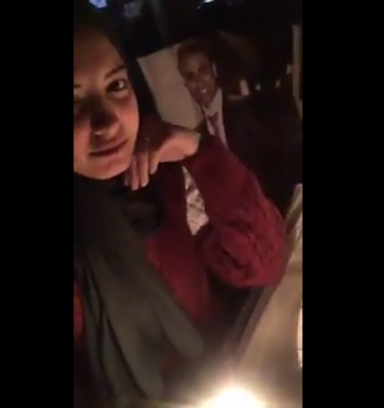 فيديو طريف.. أب يفاجئ ابنته اثناء احتفالها بالفالنتين سراً  صورة رقم 2