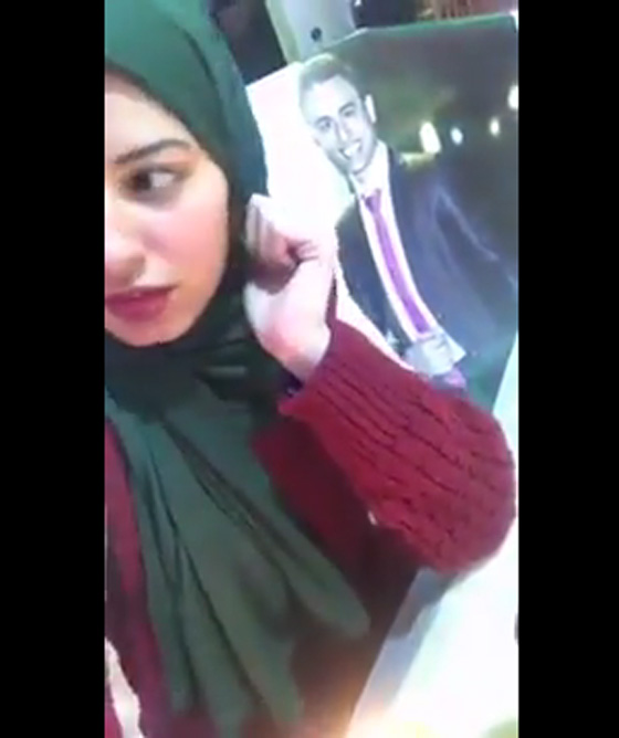فيديو طريف.. أب يفاجئ ابنته اثناء احتفالها بالفالنتين سراً  صورة رقم 3