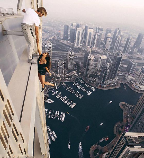 فيديو مثير: عارضة روسية تتحدى الموت من اجل جلسة تصوير في دبي!  صورة رقم 1