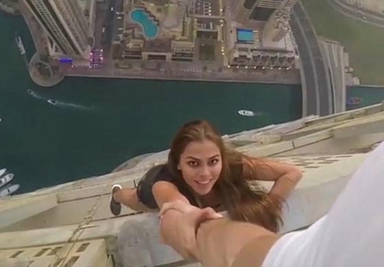 فيديو مثير: عارضة روسية تتحدى الموت من اجل جلسة تصوير في دبي!  صورة رقم 5