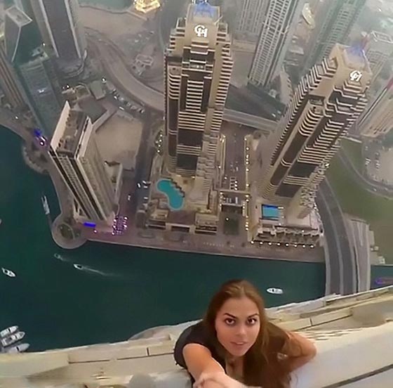 فيديو مثير: عارضة روسية تتحدى الموت من اجل جلسة تصوير في دبي!  صورة رقم 6