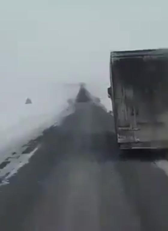 فيديو طريف.. طيار تائه يهبط في الشارع كي يسأل عن الطريق  صورة رقم 1