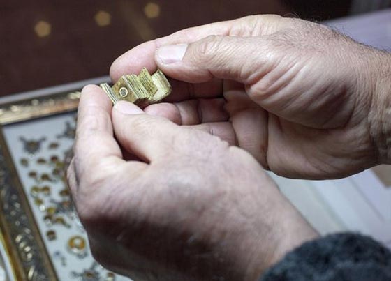 فنان مجهري تركي يخط 25 لوحة على نصف حبات من العدس! صور مدهشة صورة رقم 5 فنان مجهري تركي يخط 25 لوحة على نصف حبات من العدس! صور مدهشة صورة رقم 5