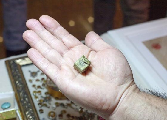 فنان مجهري تركي يخط 25 لوحة على نصف حبات من العدس! صور مدهشة صورة رقم 7 فنان مجهري تركي يخط 25 لوحة على نصف حبات من العدس! صور مدهشة صورة رقم 7