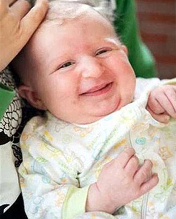 صور طريفة لأطفال بوجوه رجال وتعابير غريبة صورة رقم 15
